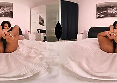 Bella Plays With Her Feet - EroticSinners