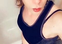 Yoga honey opens up her pretty clitty