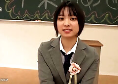 250325つい先程まで高校生やってた美女e3