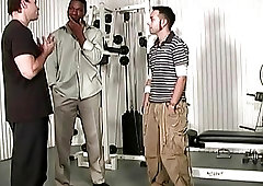 Black bangers find a willing white ass at the gym
