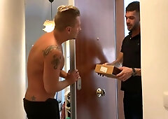 Torrid Delivery Man smashed me without a condom Enormous facial