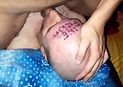 Ragazzo brasiliano scopa e sfregia un ragazzo rumeno