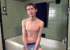 Twink wanks in the bathroom