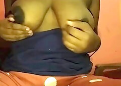 Lankan Hot Gal Show her Large Melons - ලොකු බෝල රවුම් සිනිඳු තන්
