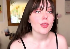 Close up MILF masturbation