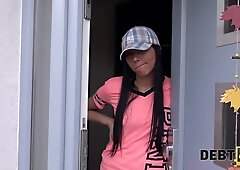 Das Arbeitslose Mi½dchen Ist Bereit, Fi½r Ihre Neuen Kleider Zu Ficken