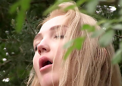 Blond-haired chick with delicate fingers fucking her hole