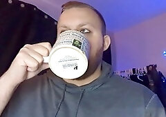 Hetero roommate in sweatpants makes you want to suck his dick