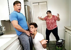 Twinks Michael DelRay and Bruce Beckham fucked by Zander Lane