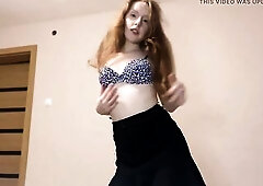 This day I did a very hawt striptease that I'm very proud of. I literally look like a redheaded dominatrix-bitch on it. The camera angle perfectl