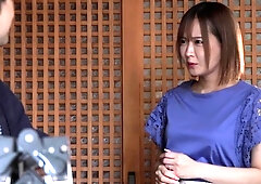 Asian masseuse fetish babe gives blowjob to her lucky client