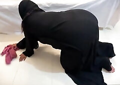 Large Butt Curvy Muslim Hawt Stepmom Stuck beneath Couch Then This babe desire Anal screw from me! (2nd Movie scene)