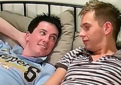 British stud receives a hot facial after a handjob