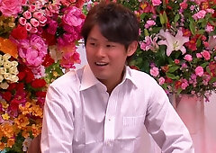 Japanese cutie takes part in kinky show