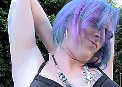 Roundass trap spreading her wide open pink pucker