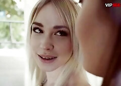 That babe Pinned Me Down on White Sheets and Kissed Me Until I Was Soaking