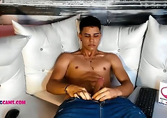 Twink's cumshot online on Cruisingcams.com