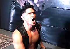 Captive Quin Quire Culo Humped By His Tormentor