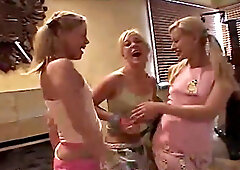 Amateur teen babe masturbates at sleepover