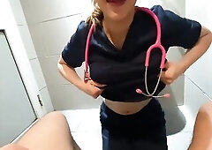 DOCTORA ZORRA cogiendo en el BAÑO del hospital - Argentina