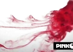 Vittoria Risi nei panni di una cameriera molto speciale che si fa penetrare in tutti i suoi buchi dai grossi cazzi dei nostri amici.