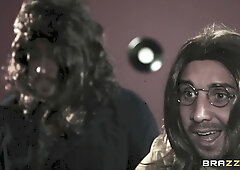 Going Down On The Music With Keiran Lee, Gia Grace - Brazzers
