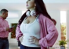 Behold the remarkable Cliff Jensen as he offers an extraordinary and pleasurable experience to my tranny ass hole.