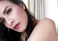 Gorgeous shemale and an Asian guy suck each other off