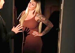 Hot dude shoves his face to eat the pierced pussy of Jarushka Ross