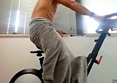 Sumptuous guy Banging home bike until shoots a load rock-hard