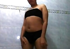 Sissy Eliander showing her body