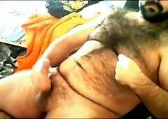 Hairy daddy bear jerks off