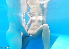honeymoon- risky underwater infinity pool sex next to the neighbours