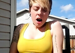 Outdoor Self-Pleasure at its Finest!