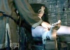 The countess claims the maid, which this babe received from the abbey in return for a generous donation. This babe had brought lice and fleas into her