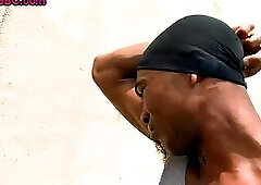 Muscled Ebony bottom outdoor fucked by muscled white hunk