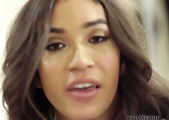 Sexy blowjob on the massage table