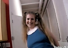 Kat and her boyfriend wanna do a scene for Rodney but when the boyfriend gets an emergency call from work, they have to cancel their plans and leave. 