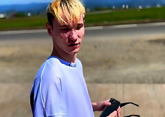 Predlozhil Prohozhemu Parnu Otsosat Chlen Za Dengi V Publichnom Meste