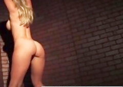 Jayden Jaymes Shows Her Amazing Curves