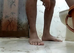 Stagging roomie while he was bathing naked