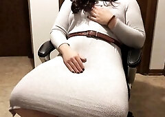 Nellie gives her clitoris a rub down
