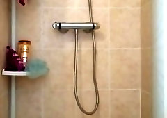 Bathroom branlette et godage à la brosse à dent