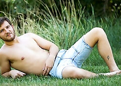 Texan hottie Tucker shoots a huge load here