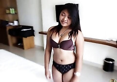 Now, this cutie is truly exotic. Just one look at her facial and body features will make u fall in love with her. That babe's a curvy honey with 