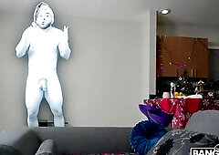 The Holidays aren't for everybody. In fact, some people, like Peter Green, can become such a scrooge on Christmas. When this chab visits his girl