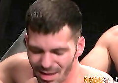 Muscly hunk gets fucked