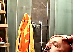 Puttana scopata con piedi è sfregiata