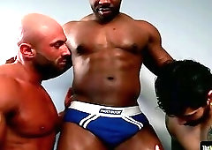 Buff black hunk enjoys kinky threeway