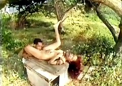 Un type adore bouffer la chatte poilue d'une thailandaise